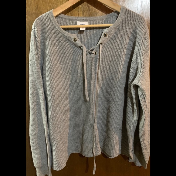 🍀3/$25 American eagle EUC sweater